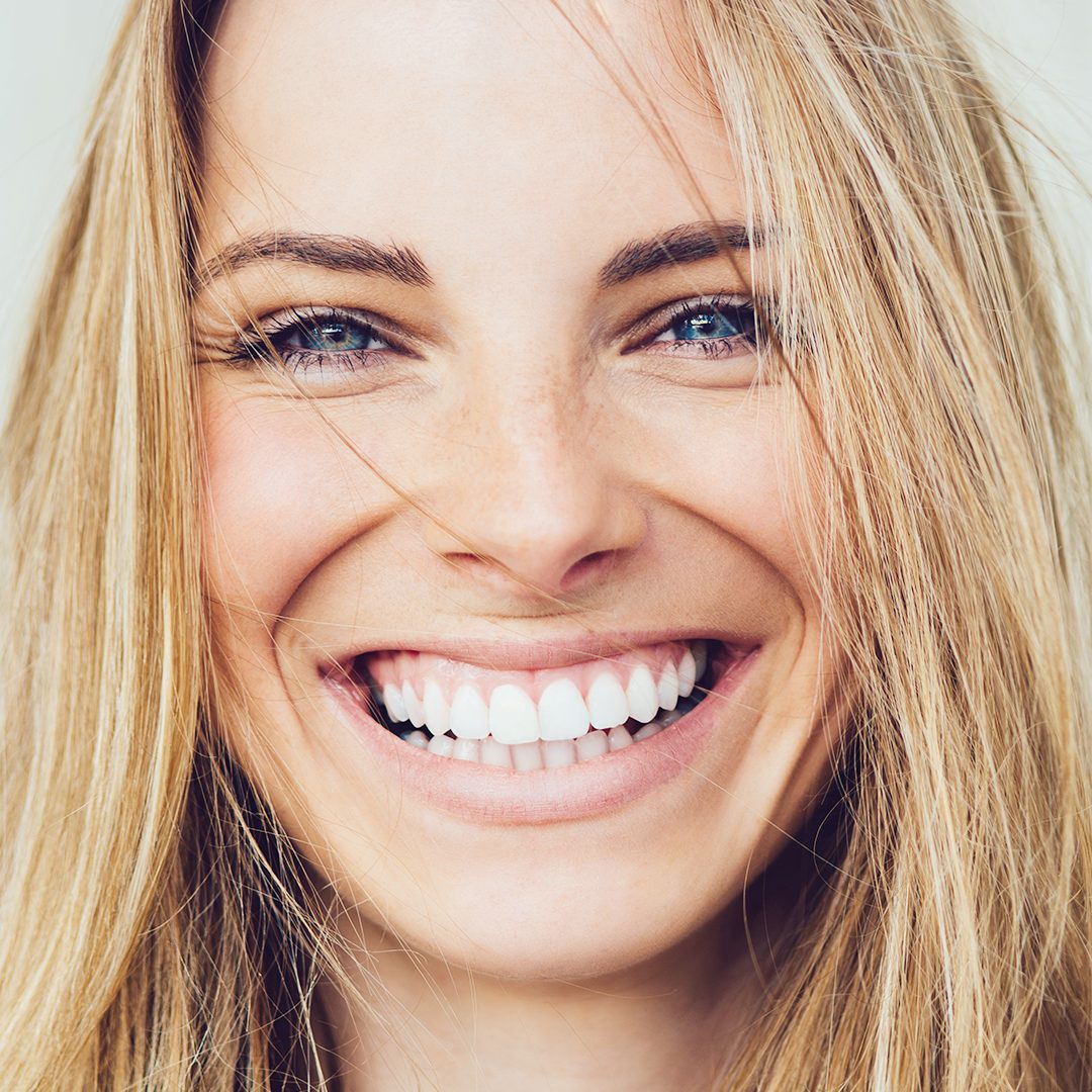 Metamorfoza uśmiechu. Na czym polega kompleksowe leczenie stomatologiczne?